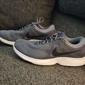 Nike Gray and Black Athletic Shoes for Performance